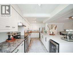 523 BEECHWOOD Drive UnitNo. 15 - 8