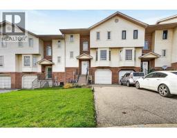 636 GRANGE Crescent - 1