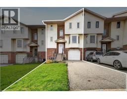 636 GRANGE Crescent - 2