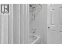 636 GRANGE Crescent - 35