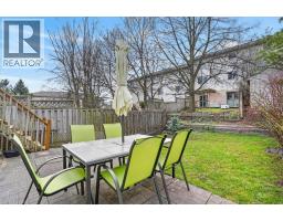 636 GRANGE Crescent - 42