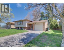 98 SHEA Crescent - 2