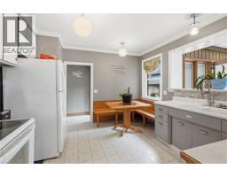 12 PARKVIEW Road - 11