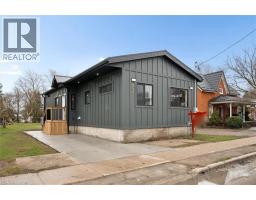 215 WINSTANLEY Street - 3
