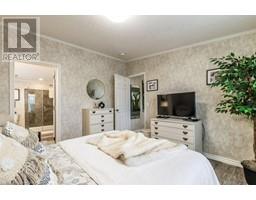 4 CRICKLEWOOD Crescent - 19