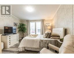 4 CRICKLEWOOD Crescent - 20