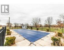 4 CRICKLEWOOD Crescent - 35