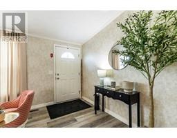 4 CRICKLEWOOD Crescent - 6