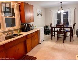 172 ELGIN Crescent - 3