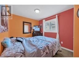 45 HELEN Drive E - 21