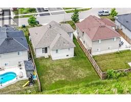 45 HELEN Drive E - 40