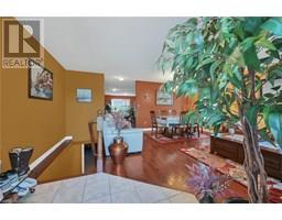 45 HELEN Drive E - 5