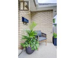 96 MANOR Drive - 3