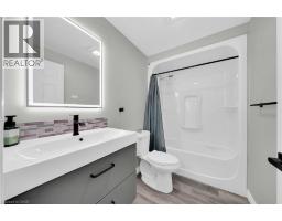 47 WINNETT Street N - 30