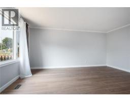 23 ROBERTS Crescent - 25