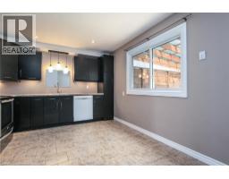23 ROBERTS Crescent - 32