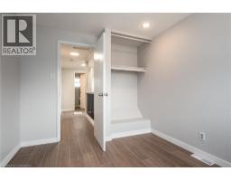 23 ROBERTS Crescent - 40