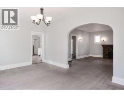 136 ROBINSON Street - 17