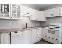 136 ROBINSON Street - 23