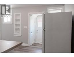136 ROBINSON Street - 25