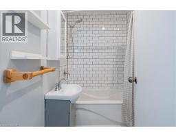 136 ROBINSON Street - 31