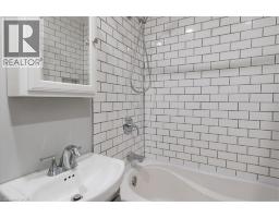 136 ROBINSON Street - 32