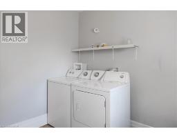 136 ROBINSON Street - 34