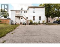 136 ROBINSON Street - 35