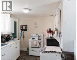 136 ROBINSON Street - 36