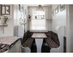 136 ROBINSON Street - 37