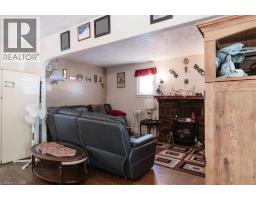 136 ROBINSON Street - 39