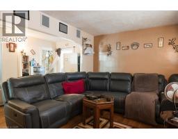 136 ROBINSON Street - 40