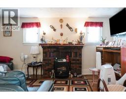 136 ROBINSON Street - 41