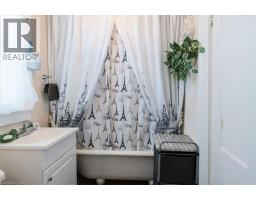 136 ROBINSON Street - 45