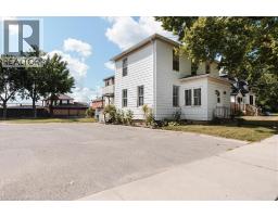136 ROBINSON Street - 49