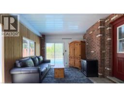 1061 HENRY Street - 8