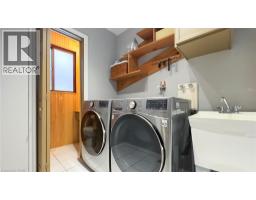 1061 HENRY Street - 9