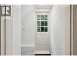 103 DUNBAR Road S - 33