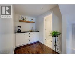 19 DUNBAR Road N - 19