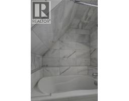 19 DUNBAR Road N - 31