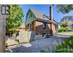 19 DUNBAR Road N - 37