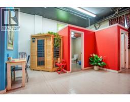 660 KING Street E - 21