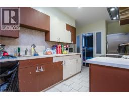 660 KING Street E - 24