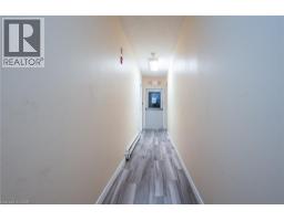 660 KING Street E - 37