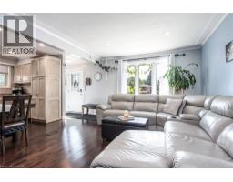 77 ROBERTS Crescent - 10