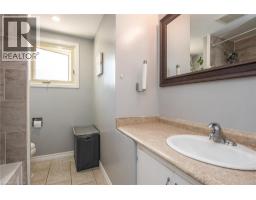 77 ROBERTS Crescent - 21