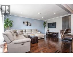 77 ROBERTS Crescent - 6
