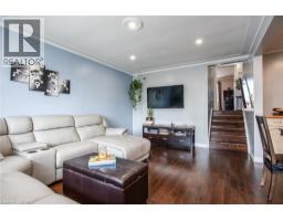 77 ROBERTS Crescent - 7