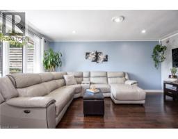 77 ROBERTS Crescent - 8