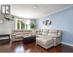 77 ROBERTS Crescent - 9